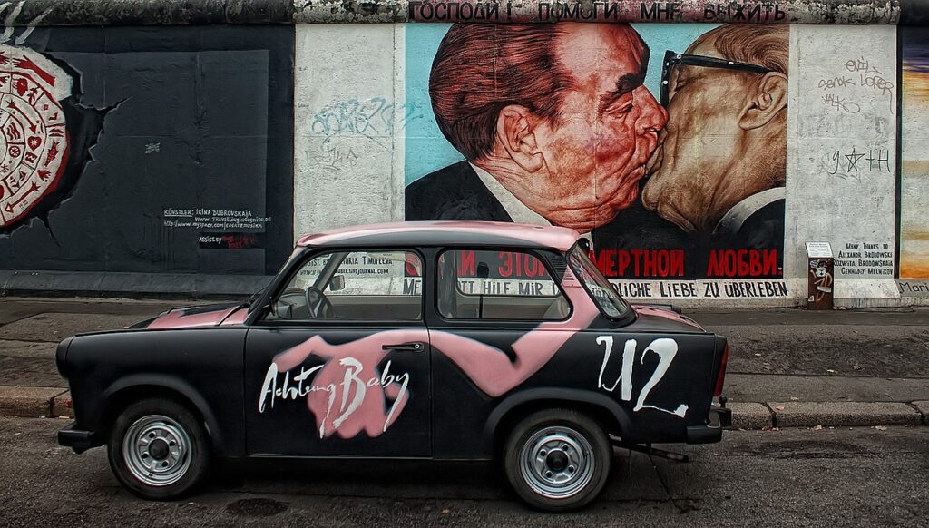 berlin wall, car, graffiti-50727.jpg