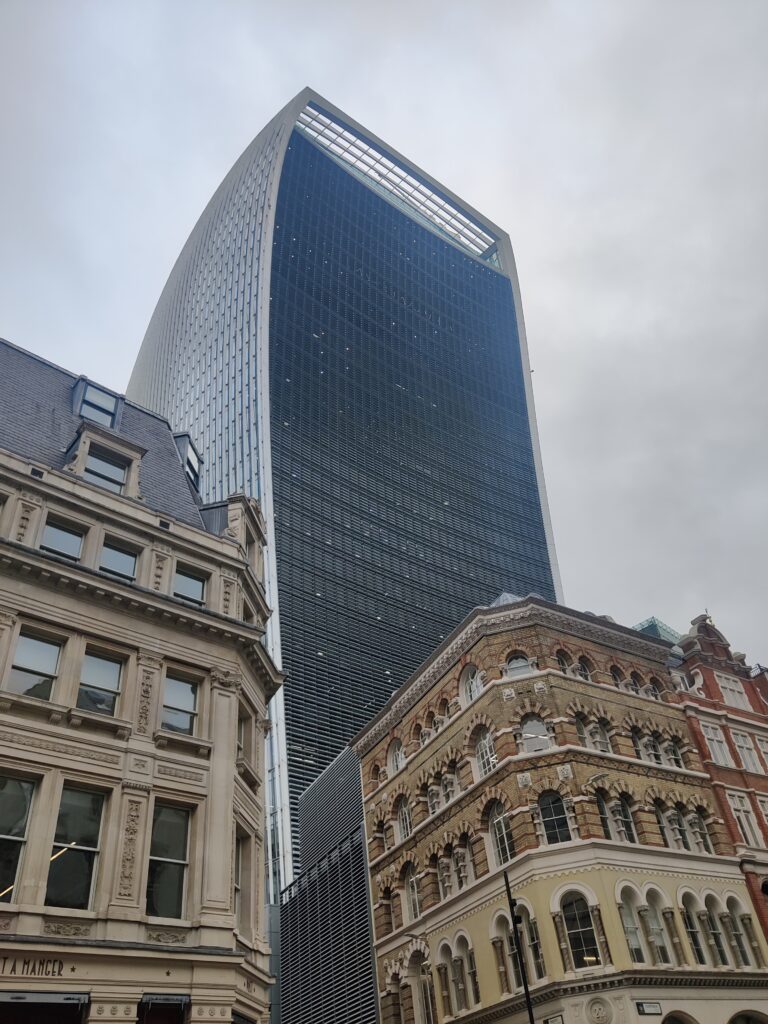 Edificio Fenchurch en la City de Londres.