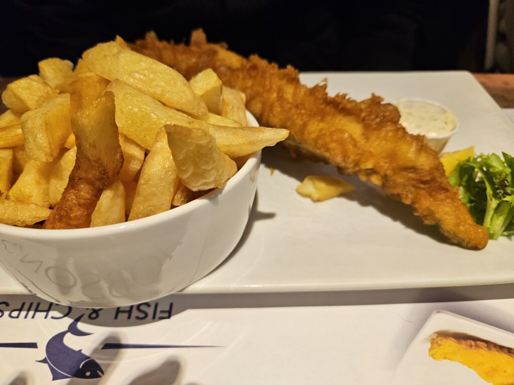 Plato de Fish and Chips en el restaurante Hobson's de Londres