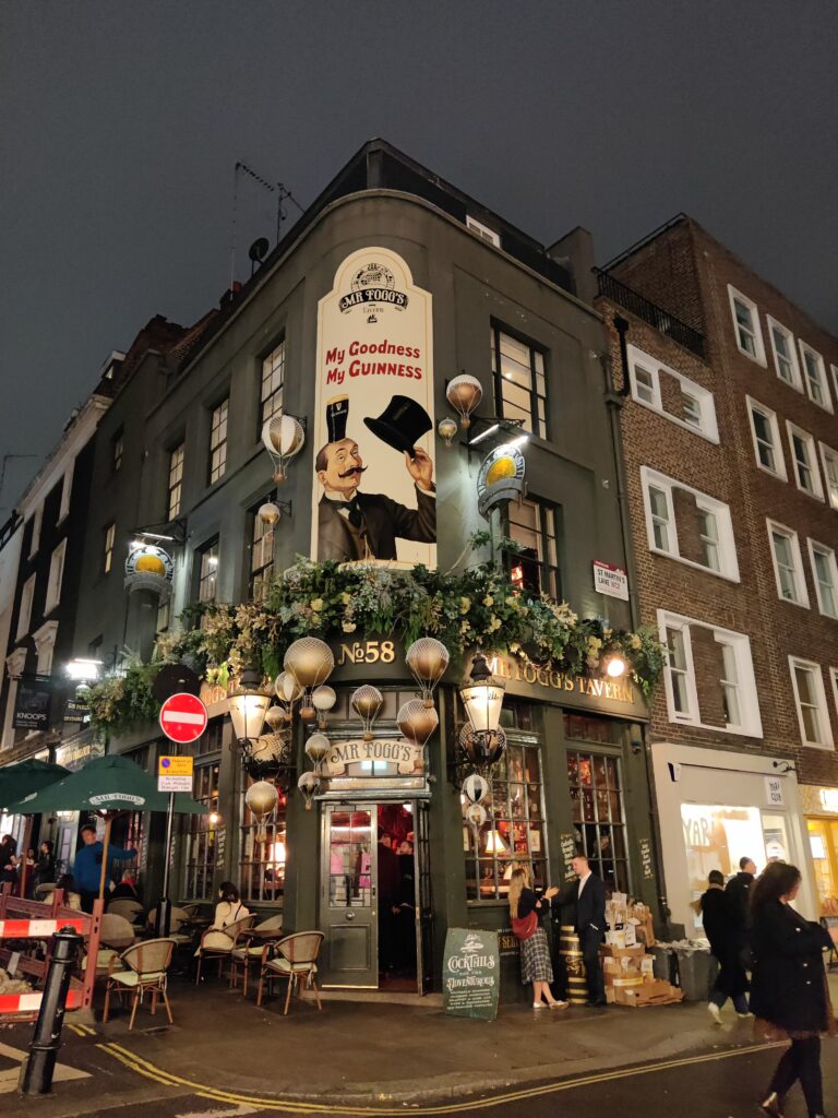Fachada de Mrs Foggs Tavern en el Soho.