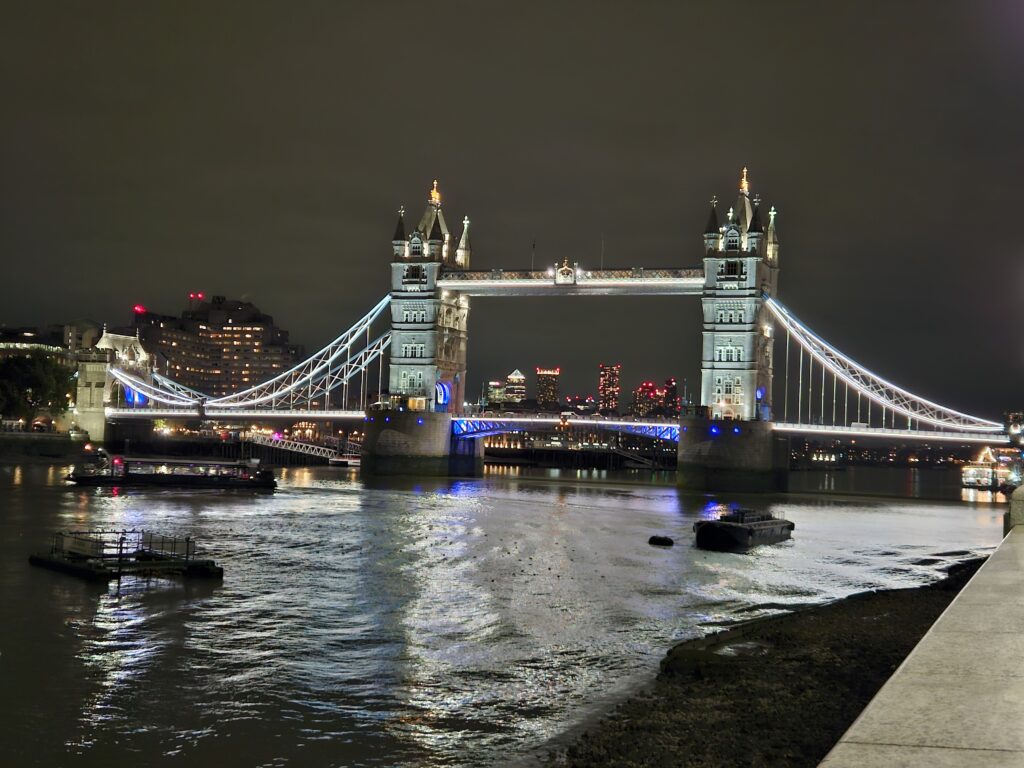 Tower Bridge de noche