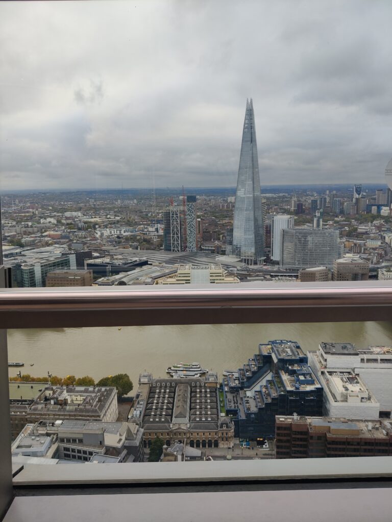 The Shard visto desde el Sky Garden en la City de Londres.