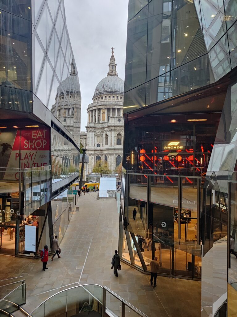 Vistas de St Paul's Cathedral desde el Centro comercial One New Change.