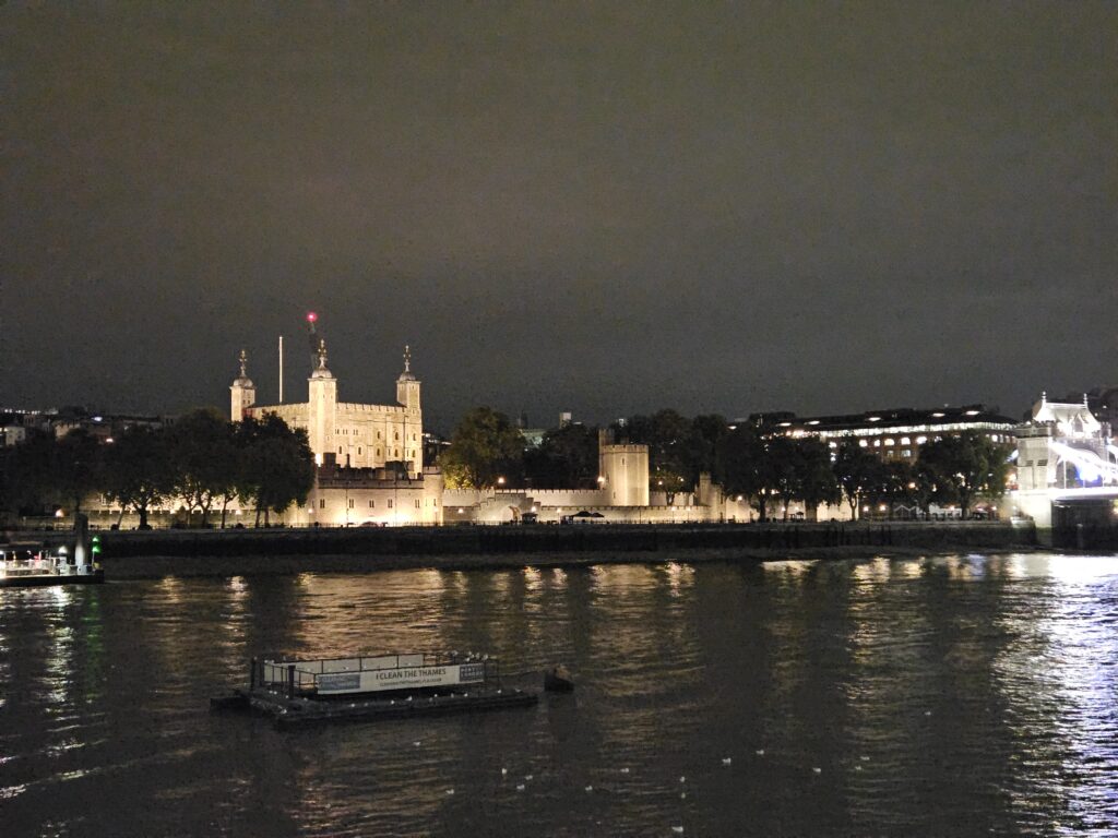 Torre de Londres vista desde el río.